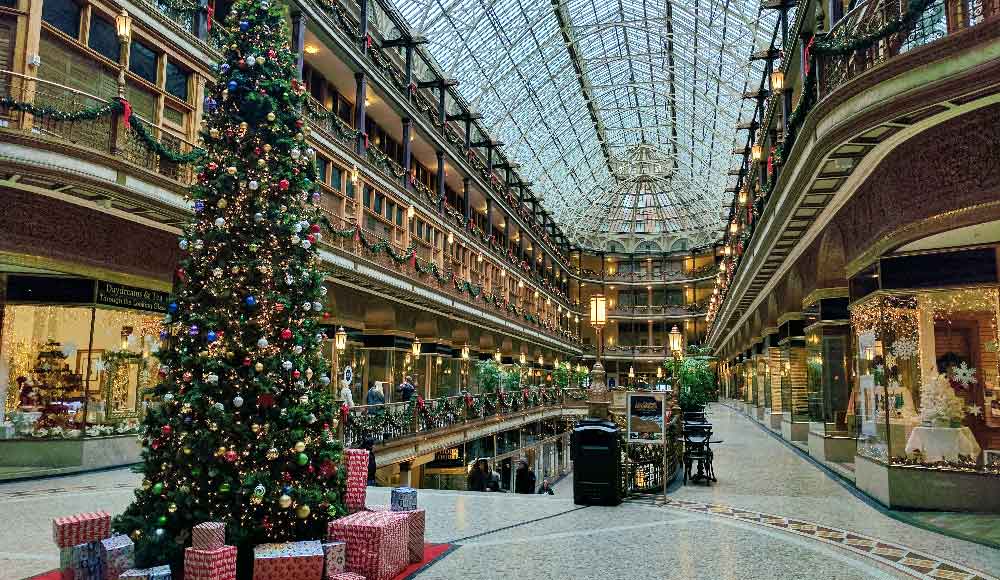 Shopping natalizio tra acquisti online e consigli